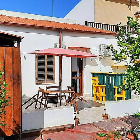 B&B Il Cortile Del Sole 오이메도 외부 사진